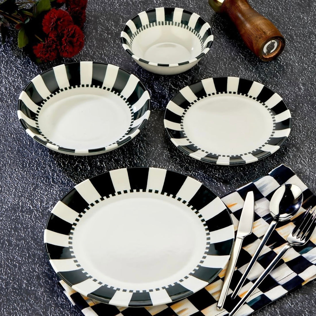 Serviciu de masă din porțelan Noir Elegance, 24 piese, 6 persoane, M8