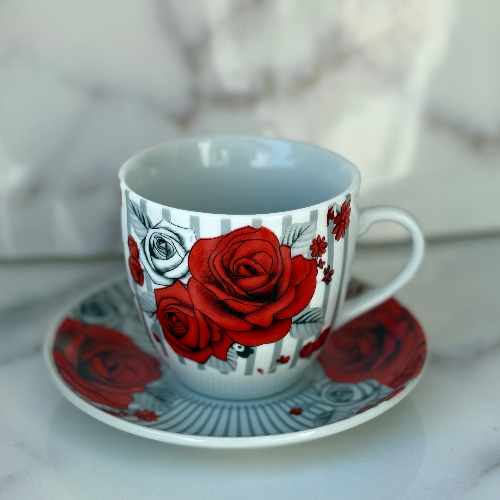 Set 6 cești cu 6 farfurii din porțelan, 120 ml – model floral cu trandafiri