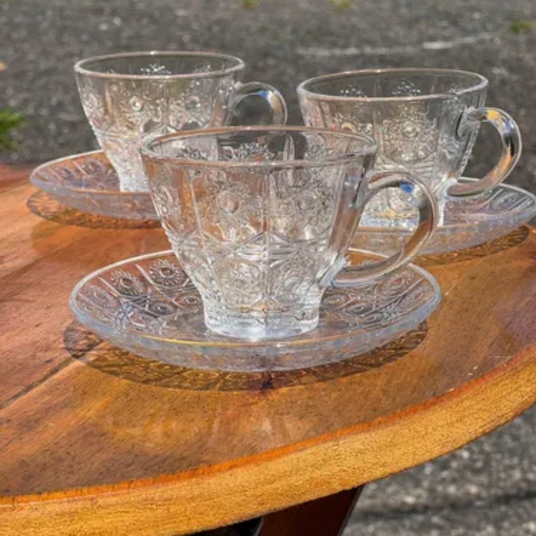 Set 6 Cești Sticlă Bohemia cu Farfurioare, 220 ml – Model Premium cu Motive Decorative