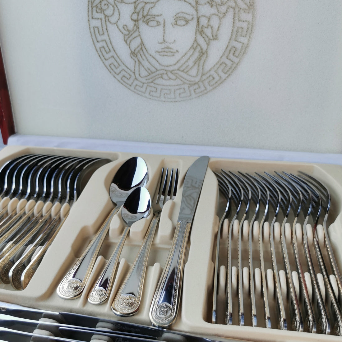 Set tacamuri 12 persoane Versace otel inoxidabil  72 piese Bachmayer BM 7882