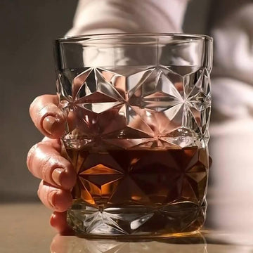 Set 4 Pahare Estrella 305 ml – Sticlă groasă cu design geometric elegant, ideale pentru whisky, apă sau cocktailuri