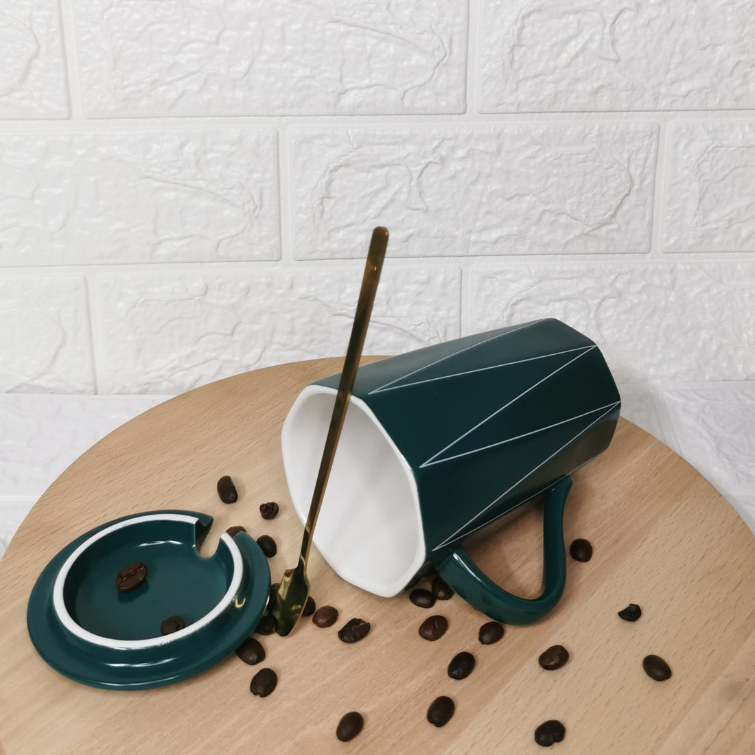 Cana verde din ceramica cu design geometric unic cu lingura si capac, 300 ml, Malooki