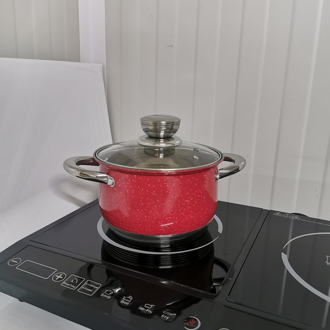 Cratita premium Royalty Line Red 3.9 litri  Inox cu fund multistrat și capac din sticla gătit rapid elegant și sanatos