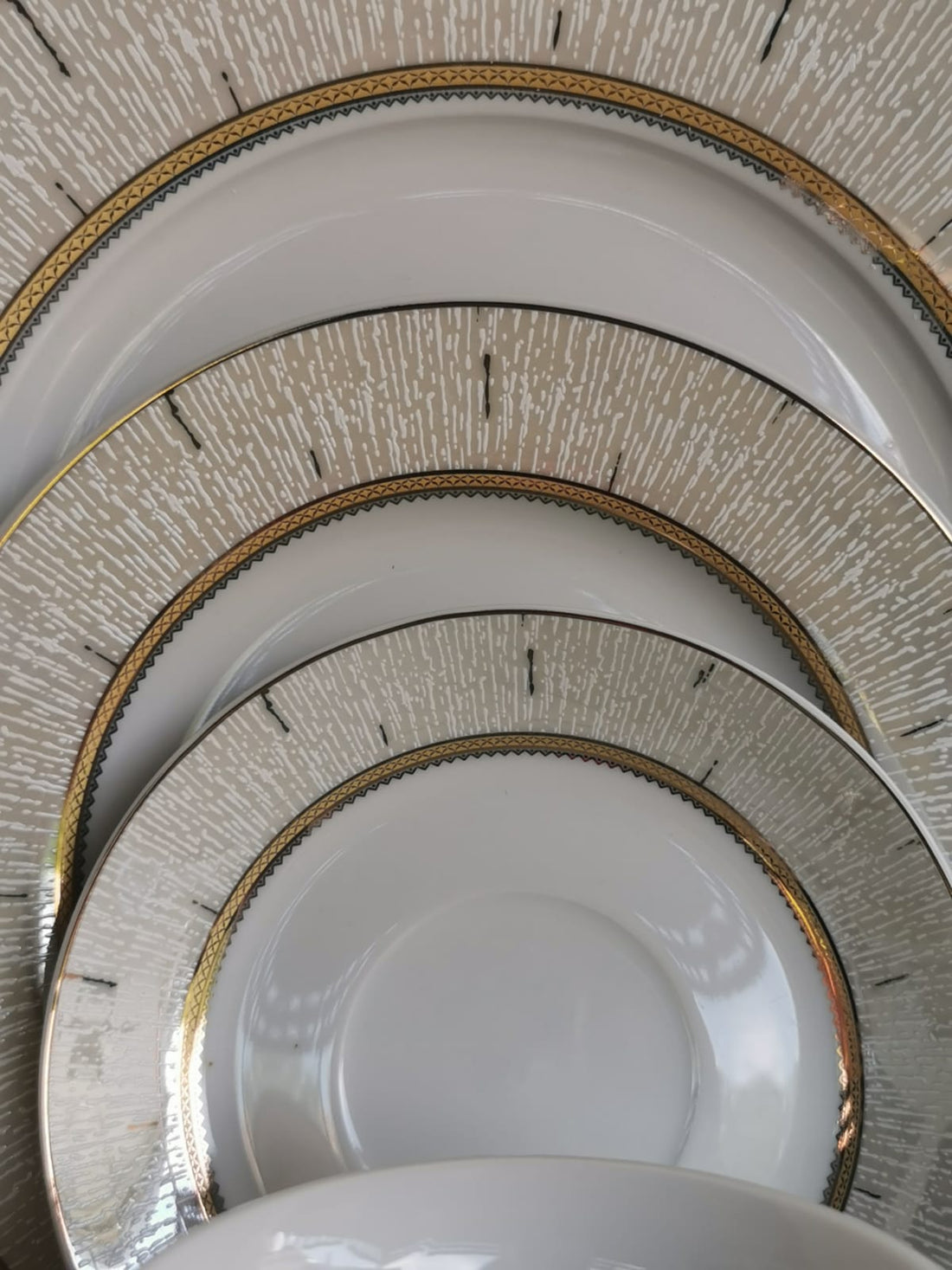 Serviciu de masa pentru 6 persoane din portelan 30 piese Rawi 30/104 Cadoul perfect