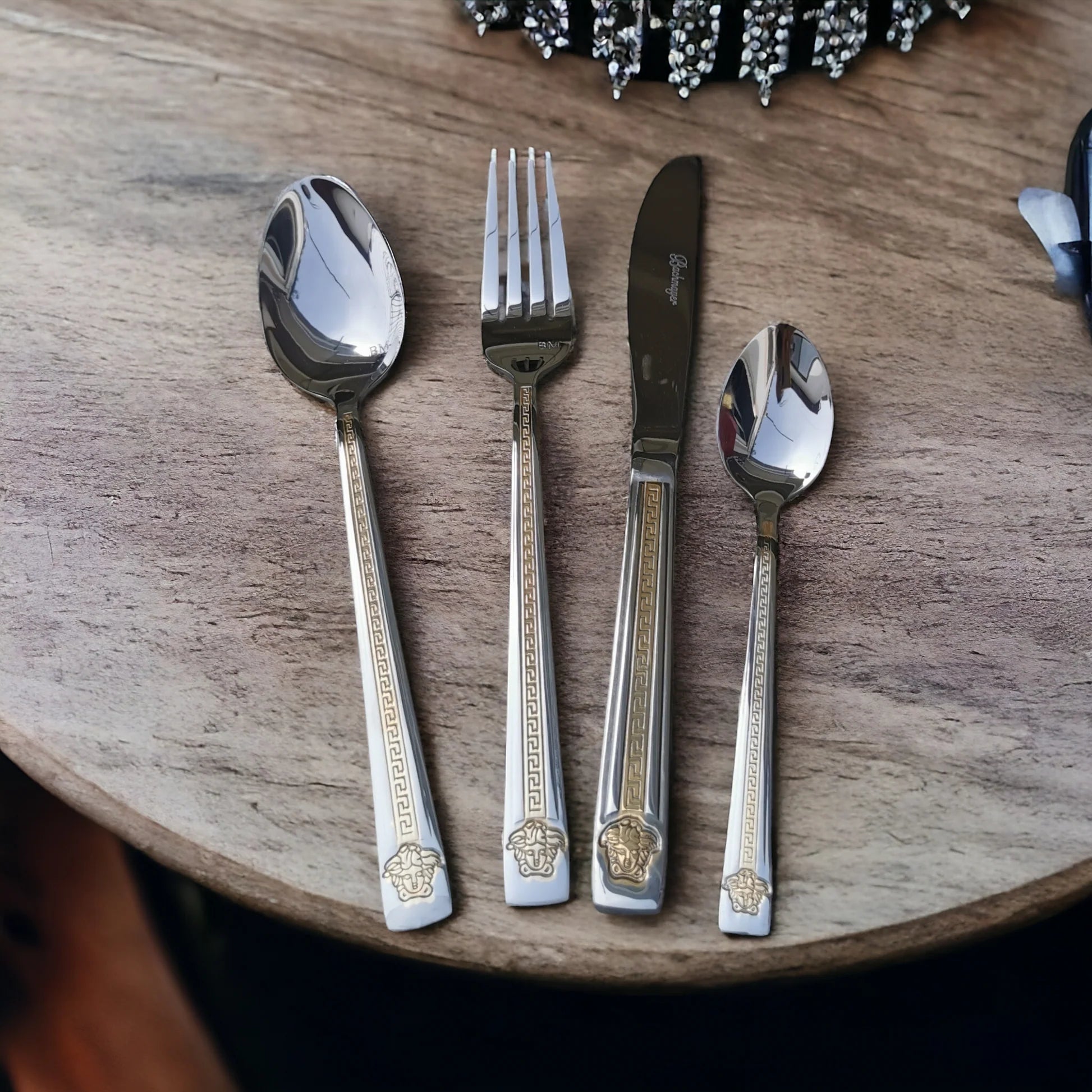 Set 12 persoane tacamuri Versace 72 piese otel inoxidabil Bachmayer BM 7881 Cadoul perfect