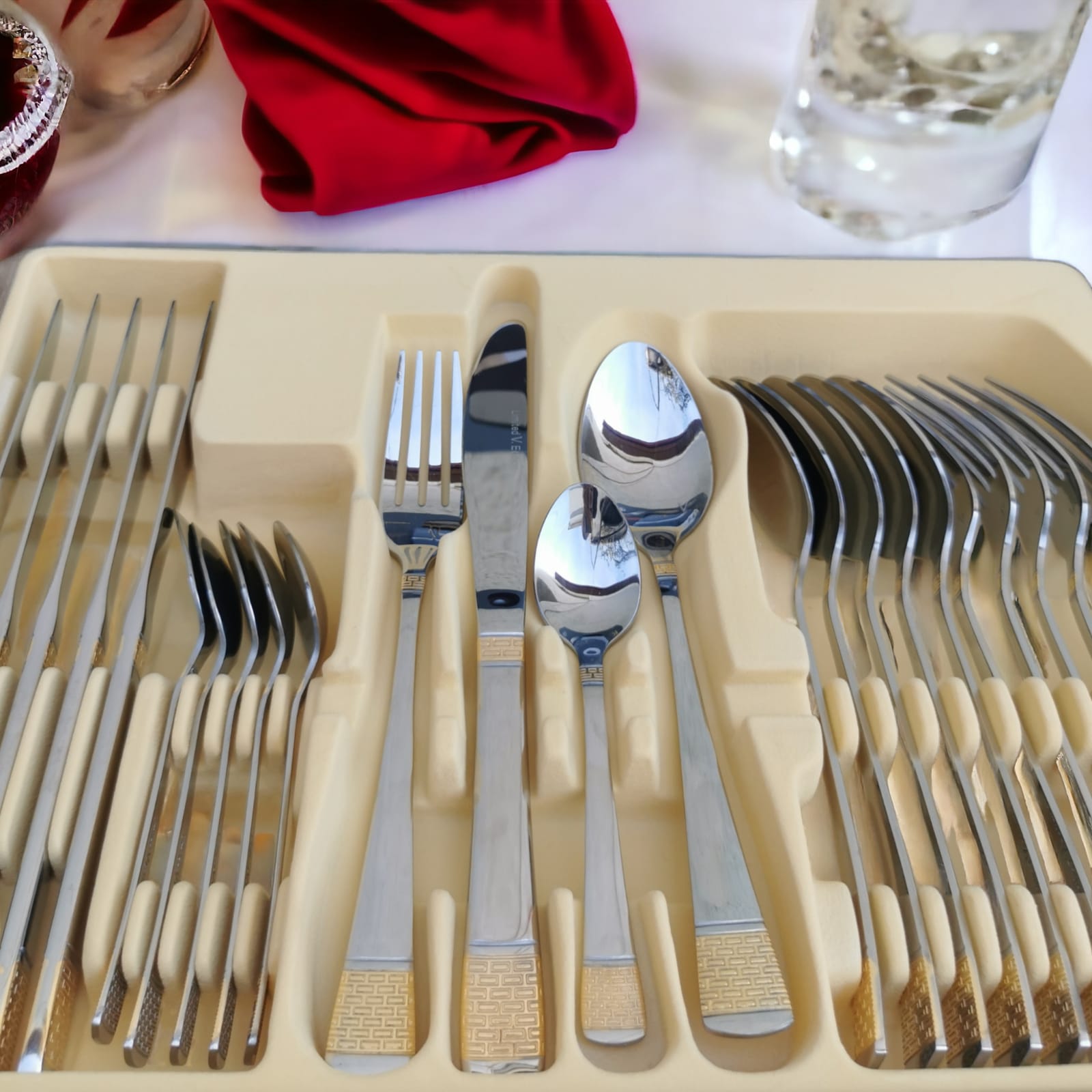 Set tacamuri 6 persoane  24 piese Limited Edition Italy Model LV-2474 Cadoul perfect