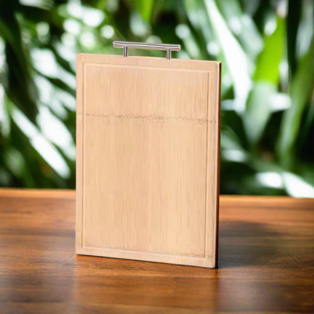 Tocator din bambus premium cu maner si caneluri pentru suc 36×24×2 cm