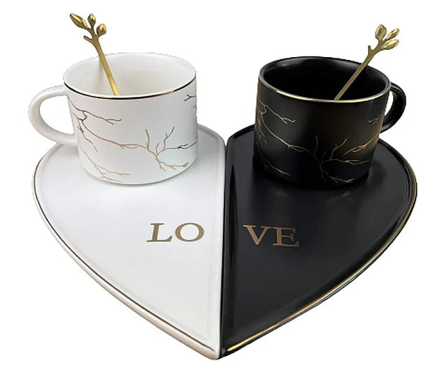 Set 2 cesti cafea alb/negru, ceramica fina 200ml, 2 in 1 cu farfurie in forma de inima