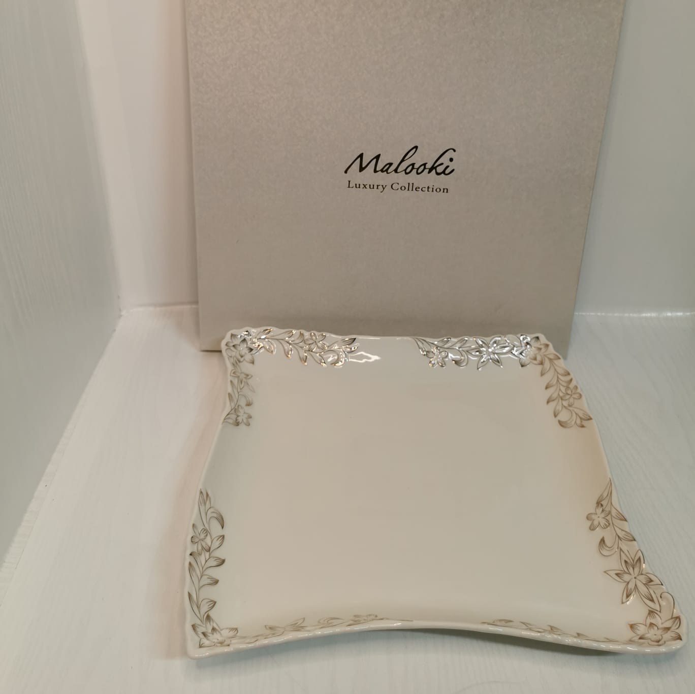 Platou patrat Malooki Luxury Collection, alb cu insertii aurii 40x40 cm