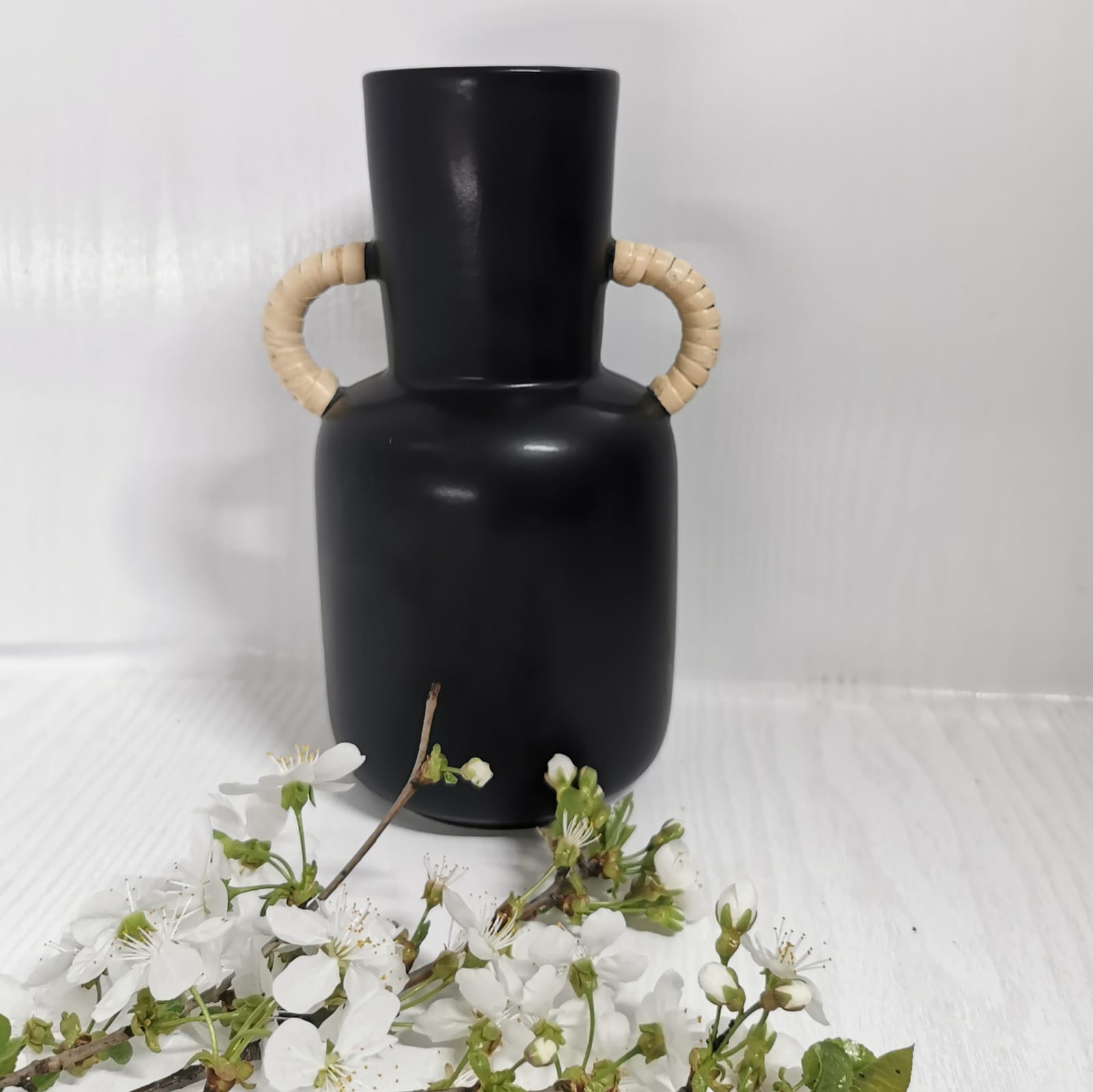 Vaza decorativa Raja, finisaj negru, 22 x 9 cm